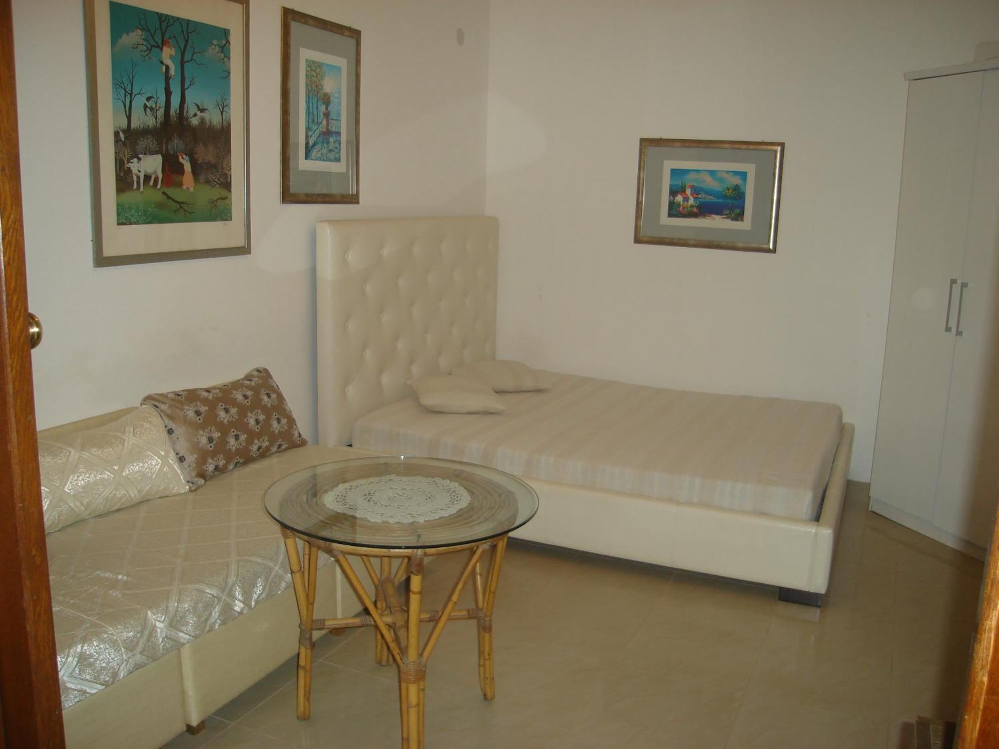 פולה Collins Apartments מראה חיצוני תמונה