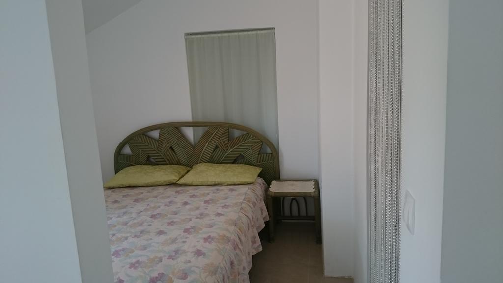 פולה Collins Apartments מראה חיצוני תמונה