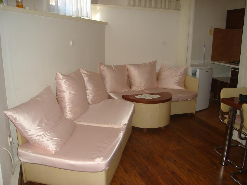 פולה Collins Apartments מראה חיצוני תמונה