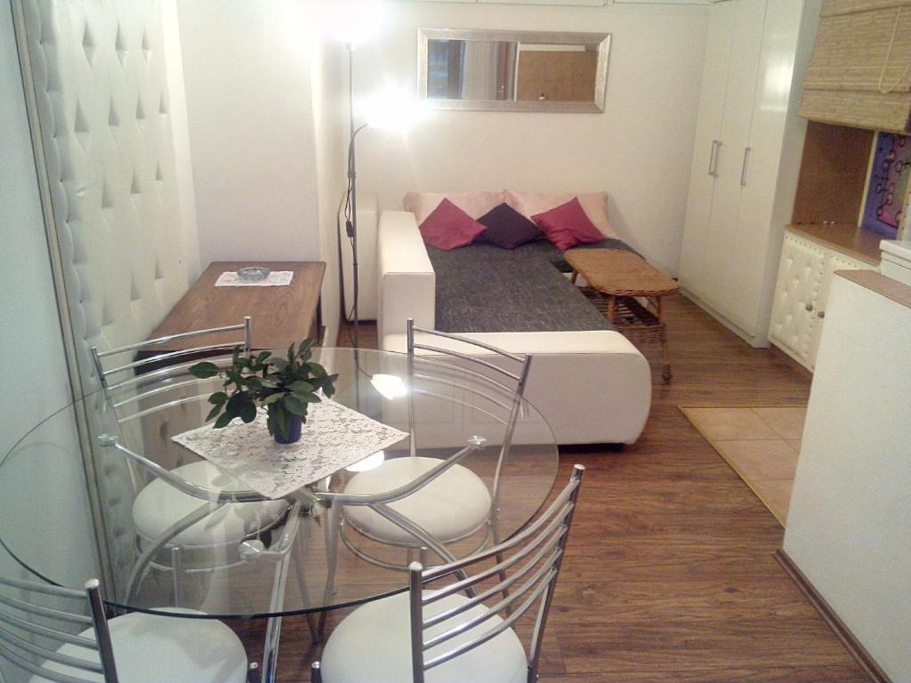 פולה Collins Apartments מראה חיצוני תמונה